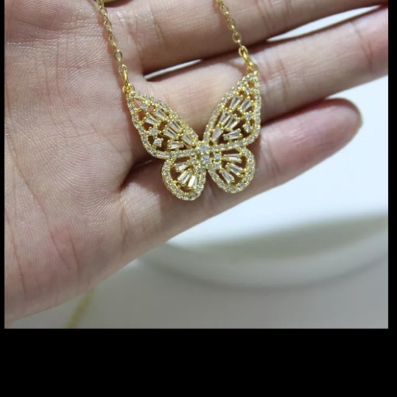 Butterfly necklace - Picture 2 of 2